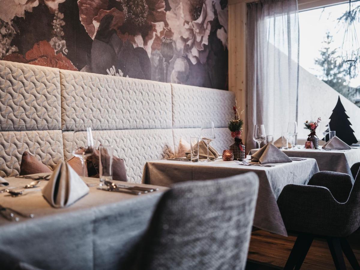 Hotel Chesa Monte 4Sterne Superior Фис Екстериор снимка