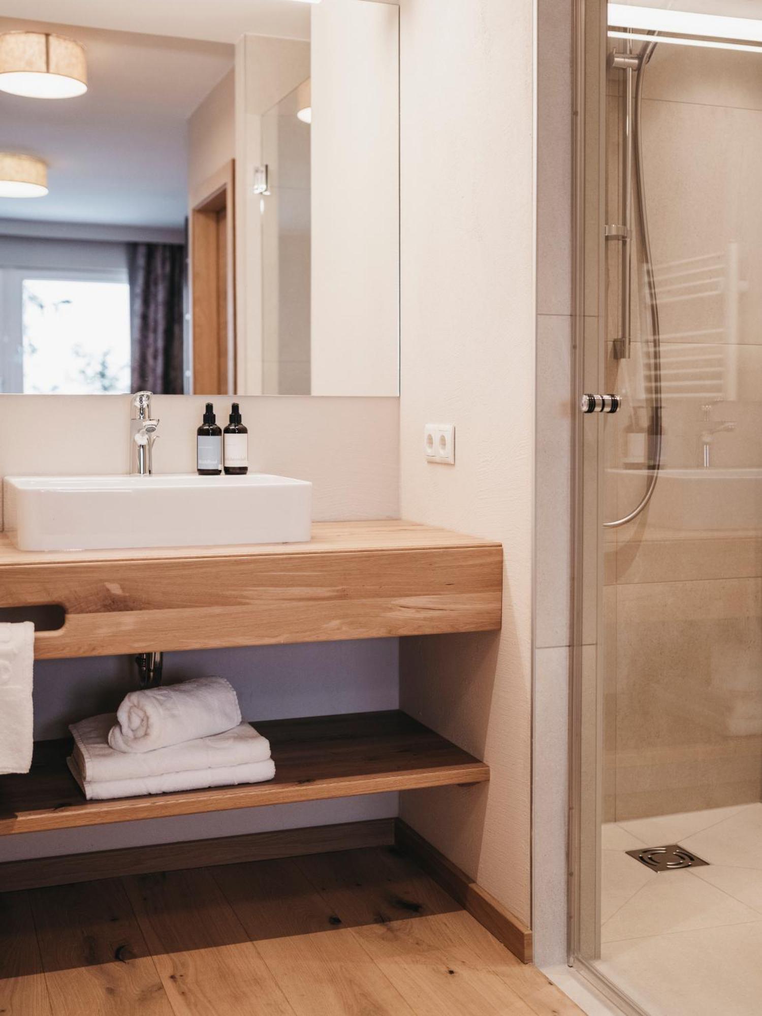 Hotel Chesa Monte 4Sterne Superior Фис Екстериор снимка