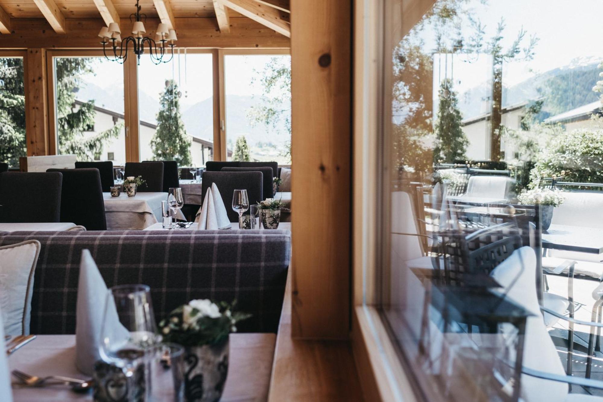 Hotel Chesa Monte 4Sterne Superior Фис Екстериор снимка