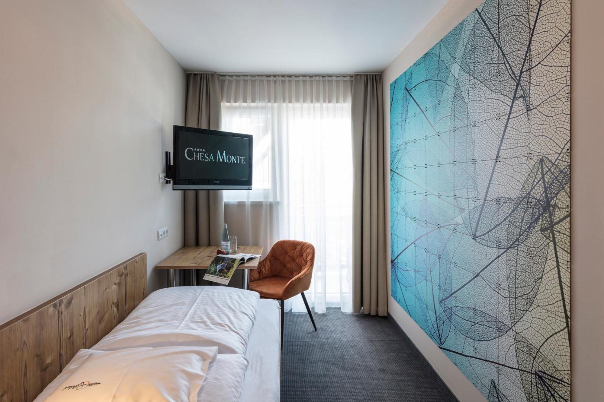 Hotel Chesa Monte 4Sterne Superior Фис Екстериор снимка