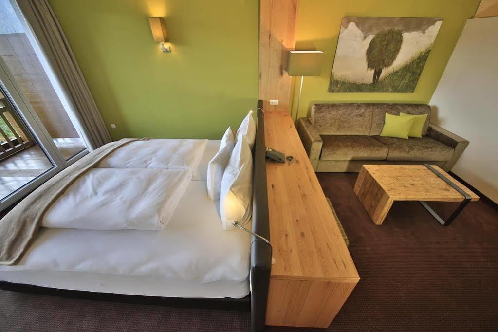 Hotel Chesa Monte 4Sterne Superior Фис Екстериор снимка